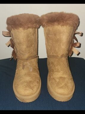 Women’s Tan Faux-Suede Faux Fur-Trim Winter Boots With Side Ribbons Size 9-9.5